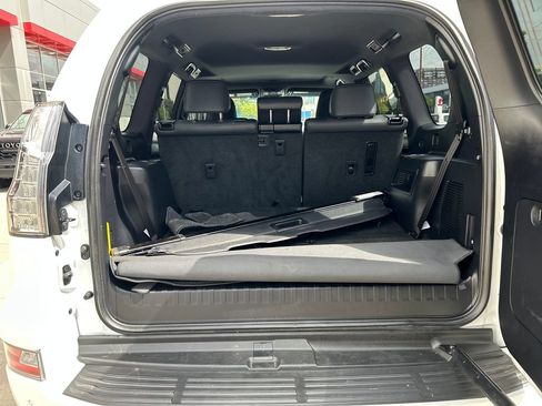 Used 2021 Lexus GX 460 Premium w/ Premium Package AWD/4WD image 15