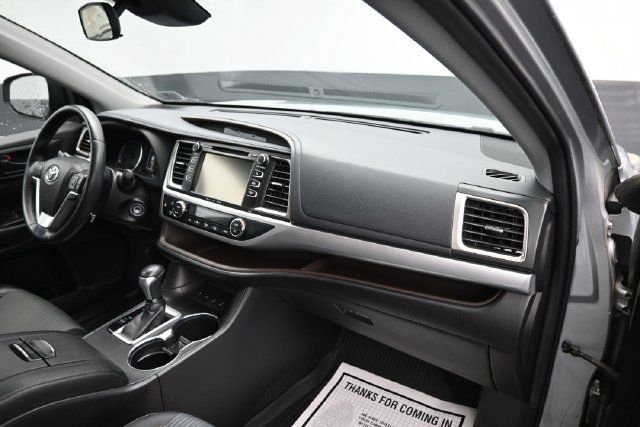 Used 2019 Toyota Highlander Plus AWD/4WD image 8