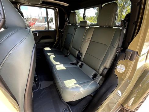 New 2025 Jeep Gladiator Mojave image 10