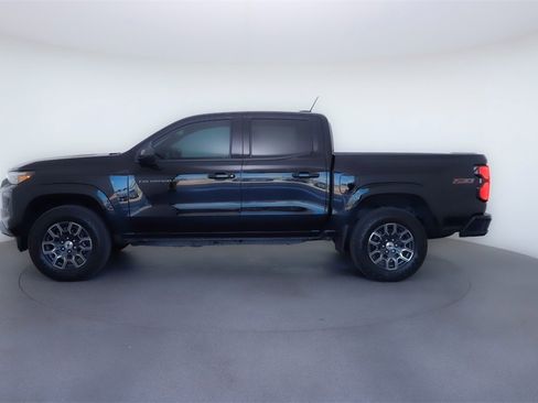 Used 2025 Chevrolet Colorado Z71 w/ Technology Package image 2