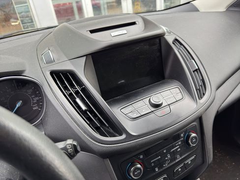 Used 2017 Ford Escape SE w/ Equipment Group 201A image 9