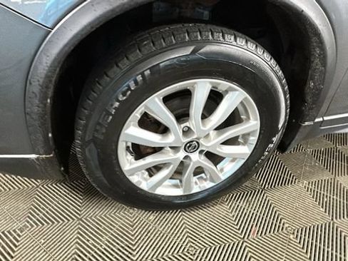 Used 2020 Nissan Rogue S FWD image 9