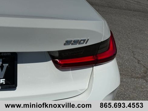 Used 2023 BMW 330i xDrive Sedan w/ Premium Package AWD/4WD image 11