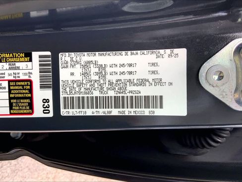 Used 2025 Toyota Tacoma SR5 AWD/4WD image 34