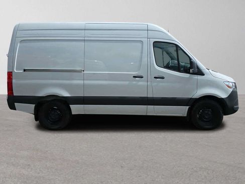 Used 2025 Mercedes-Benz Sprinter 2500 image 2