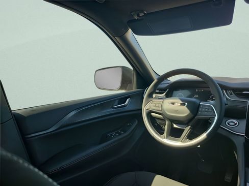 New 2025 Jeep Grand Cherokee Laredo X image 15