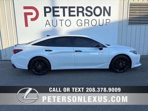 Used 2022 Toyota Avalon XSE image 2