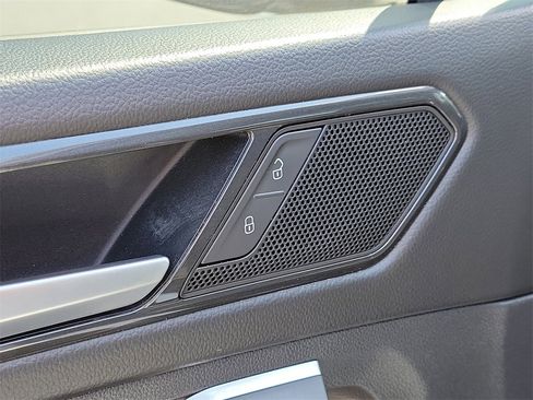 Used 2022 Volkswagen Tiguan SE image 19