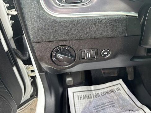 Used 2019 Dodge Charger SXT RWD image 19