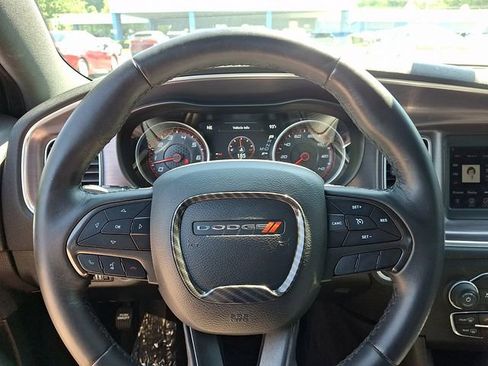 Used 2018 Dodge Charger SXT RWD image 21