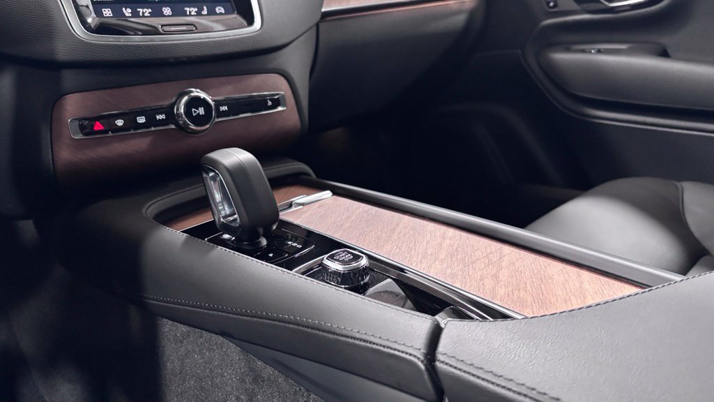 Certified 2025 Volvo XC90 T8 Plus w/ Protection Package Premier AWD/4WD image 15