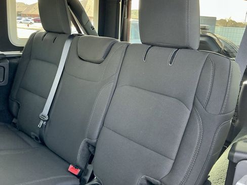 Used 2022 Jeep Wrangler Unlimited Sport image 28