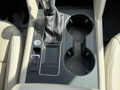 Used 2022 Volkswagen Atlas SE FWD image 19