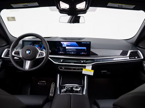 New 2026 BMW X6 xDrive40i w/ Executive Package image 10