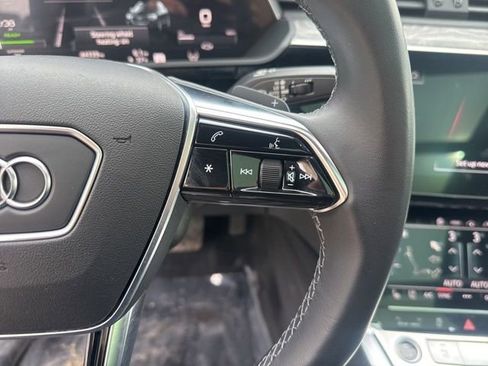 Used 2023 Audi e-tron Premium Plus w/ Premium Plus Package image 19