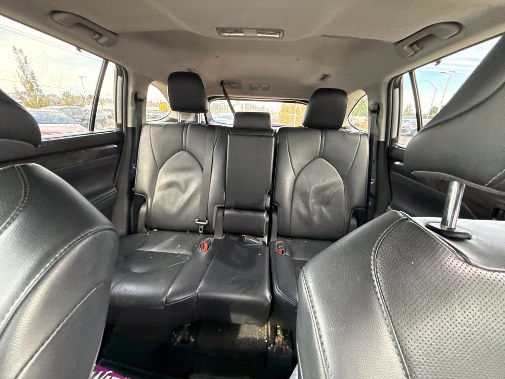 Used 2023 Toyota Highlander Limited AWD/4WD image 10