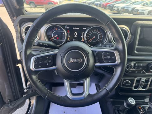 Used 2021 Jeep Wrangler Unlimited Sahara w/ Dual Top Group AWD/4WD image 17