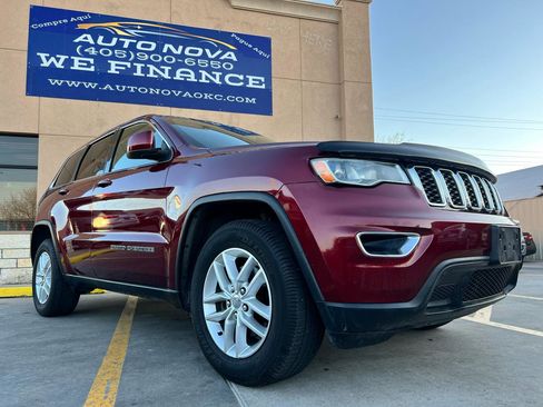 Used 2018 Jeep Grand Cherokee Laredo image 3