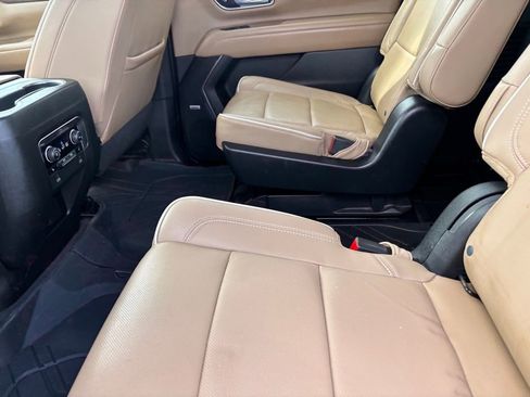 Used 2023 Chevrolet Suburban Premier image 24