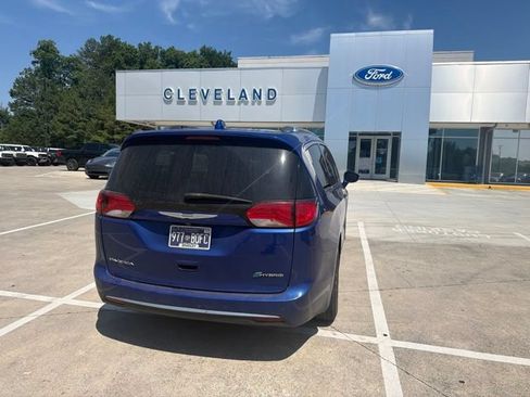 Used 2020 Chrysler Pacifica Limited FWD image 31