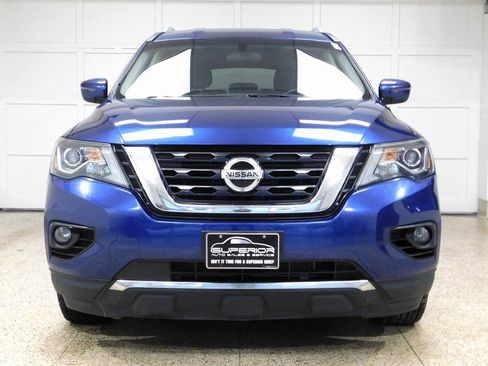 Used 2018 Nissan Pathfinder SV image 2