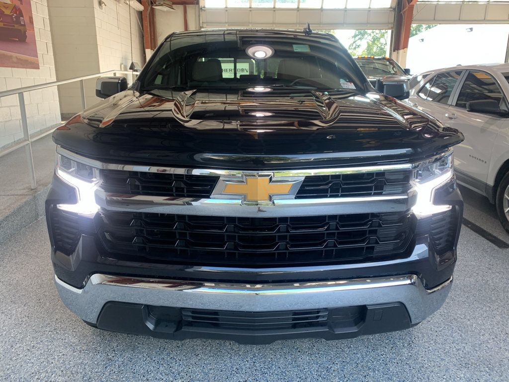 Used 2024 Chevrolet Silverado 1500 LT w/ Convenience Package II RWD image 2
