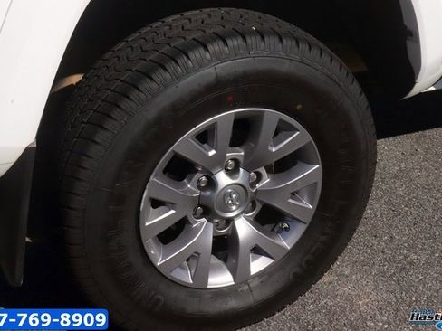 Used 2017 Toyota Tacoma SR5 image 7