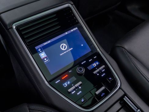 Certified 2023 Porsche Panamera 4 AWD/4WD image 18