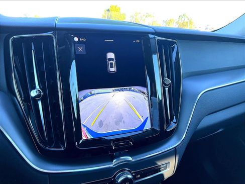 Used 2025 Volvo XC60 B5 Core image 23