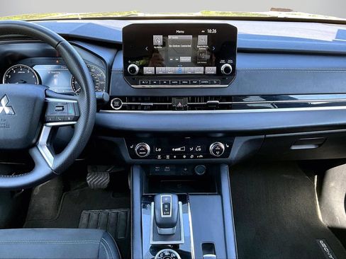 Used 2024 Mitsubishi Outlander SE FWD image 12