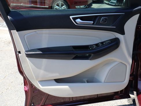 Used 2017 Ford Edge Titanium w/ Equipment Group 301A FWD image 7