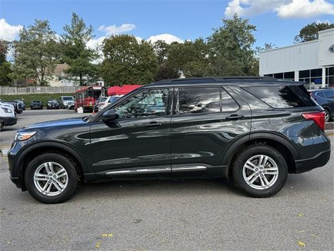 Used 2022 Ford Explorer XLT w/ Equipment Group 202A image 9