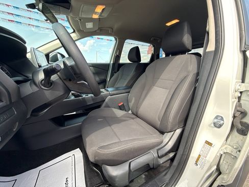 Used 2024 Nissan Rogue S FWD image 12