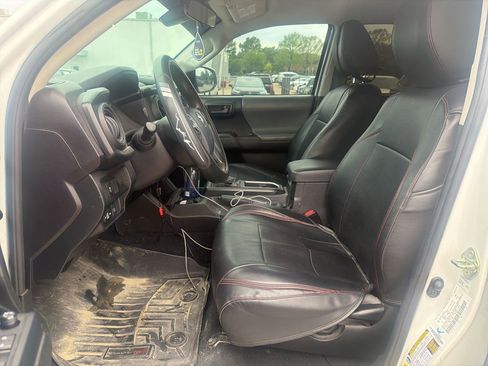 Used 2020 Toyota Tacoma SR w/ SR Convenience Package image 10