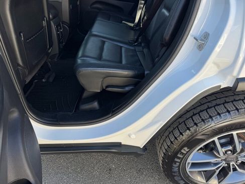 Used 2019 Jeep Grand Cherokee Limited image 31