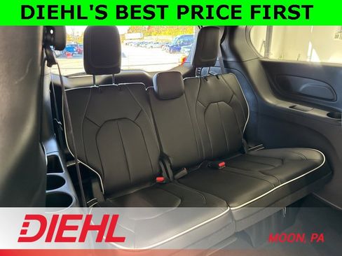 New 2026 Chrysler Pacifica Limited image 12