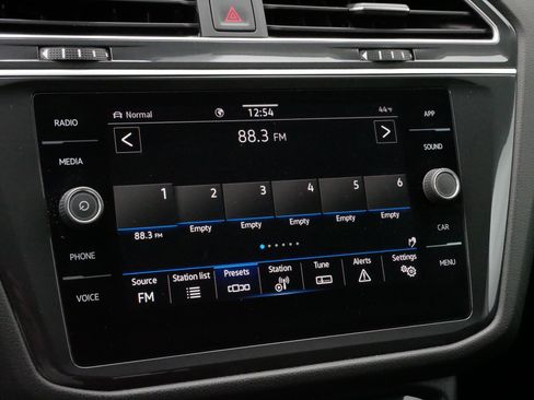 Certified 2024 Volkswagen Tiguan SE w/ Panoramic Sunroof Package image 22