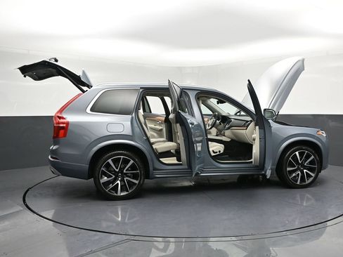 Used 2021 Volvo XC90 T6 Momentum w/ Advanced Package image 36