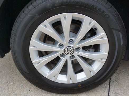 Used 2020 Volkswagen Tiguan S image 11