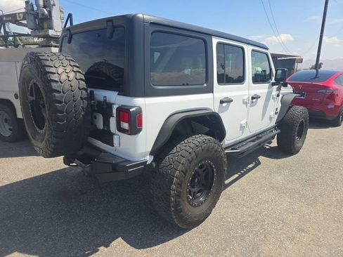 Used 2019 Jeep Wrangler Unlimited Rubicon AWD/4WD image 3