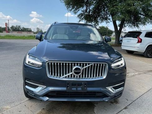 Certified 2025 Volvo XC90 B5 Core AWD/4WD image 2