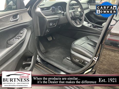 Used 2023 Jeep Grand Cherokee Limited w/ Black Appearance Package image 8