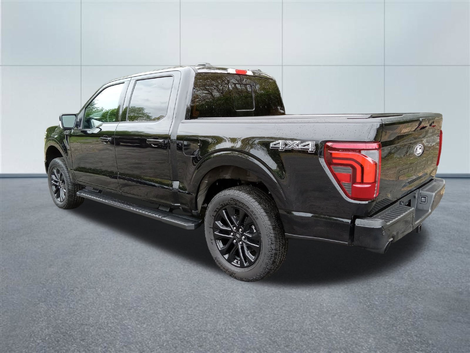 Used 2025 Ford F150 Lariat w/ Equipment Group 502A High AWD/4WD image 3