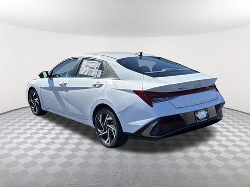 New 2025 Hyundai Elantra SEL image 7