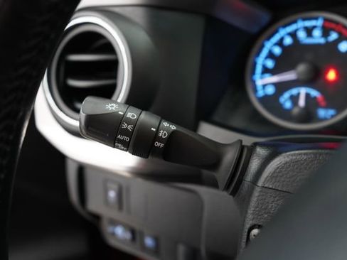 Used 2023 Toyota Tacoma SR5 AWD/4WD image 18