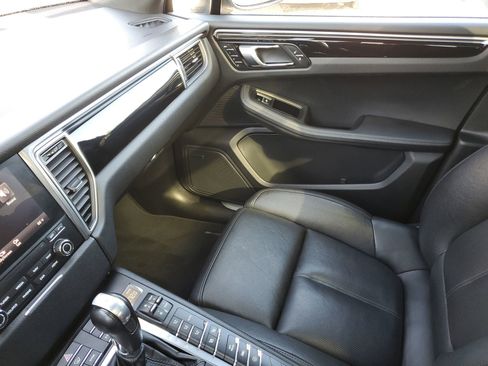 Used 2018 Porsche Macan S image 25