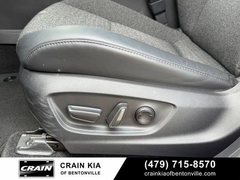 Used 2023 Toyota Crown AWD/4WD image 11
