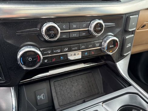 Used 2024 Ford F150 Lariat AWD/4WD image 18
