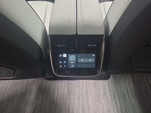 Used 2024 Rivian R1S Adventure AWD/4WD image 30