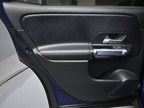 Used 2021 Mercedes-Benz GLB 250 w/ Premium Package image 22